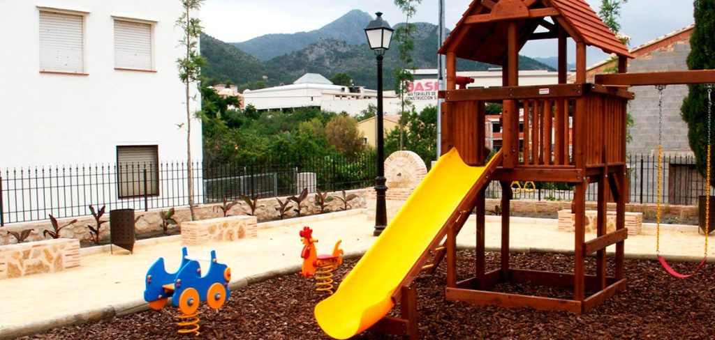 Peligros de la procesionaria del pino en áreas infantiles